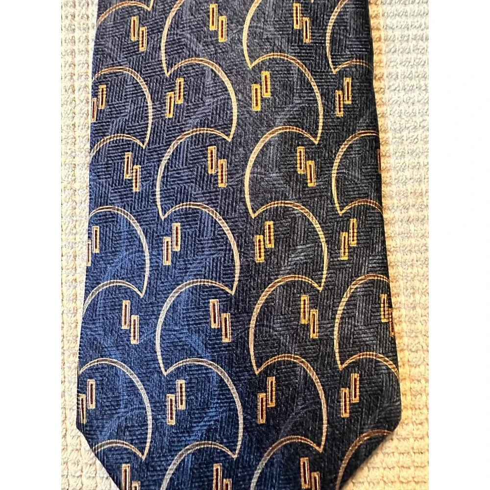 Bill Blass Black Label Mens Silk Tie‎ Navy Gold Scallop Art Deco Geometric